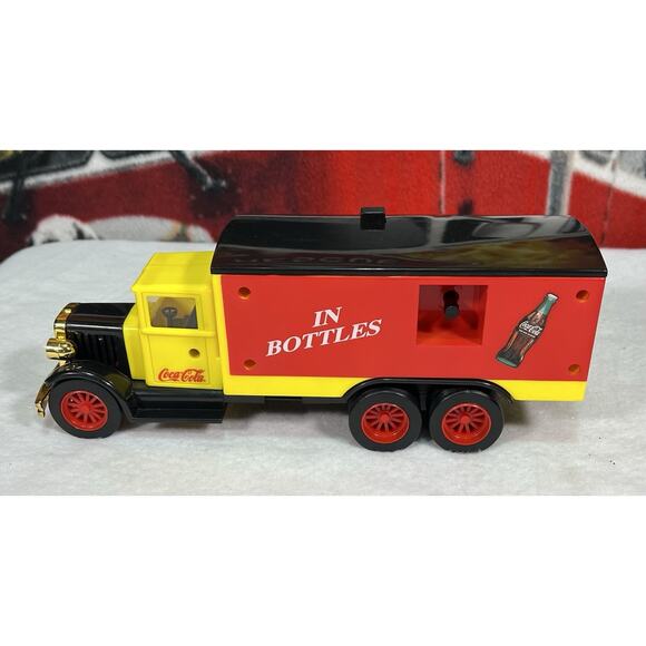 Coca-Cola Toy Truck with Clock - Picture 3 of 6